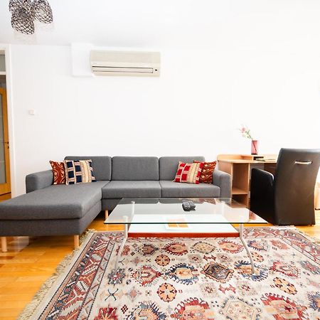 Modern 2Bdr Apartment In The Center- Free Parking Sarajevo Exterior photo