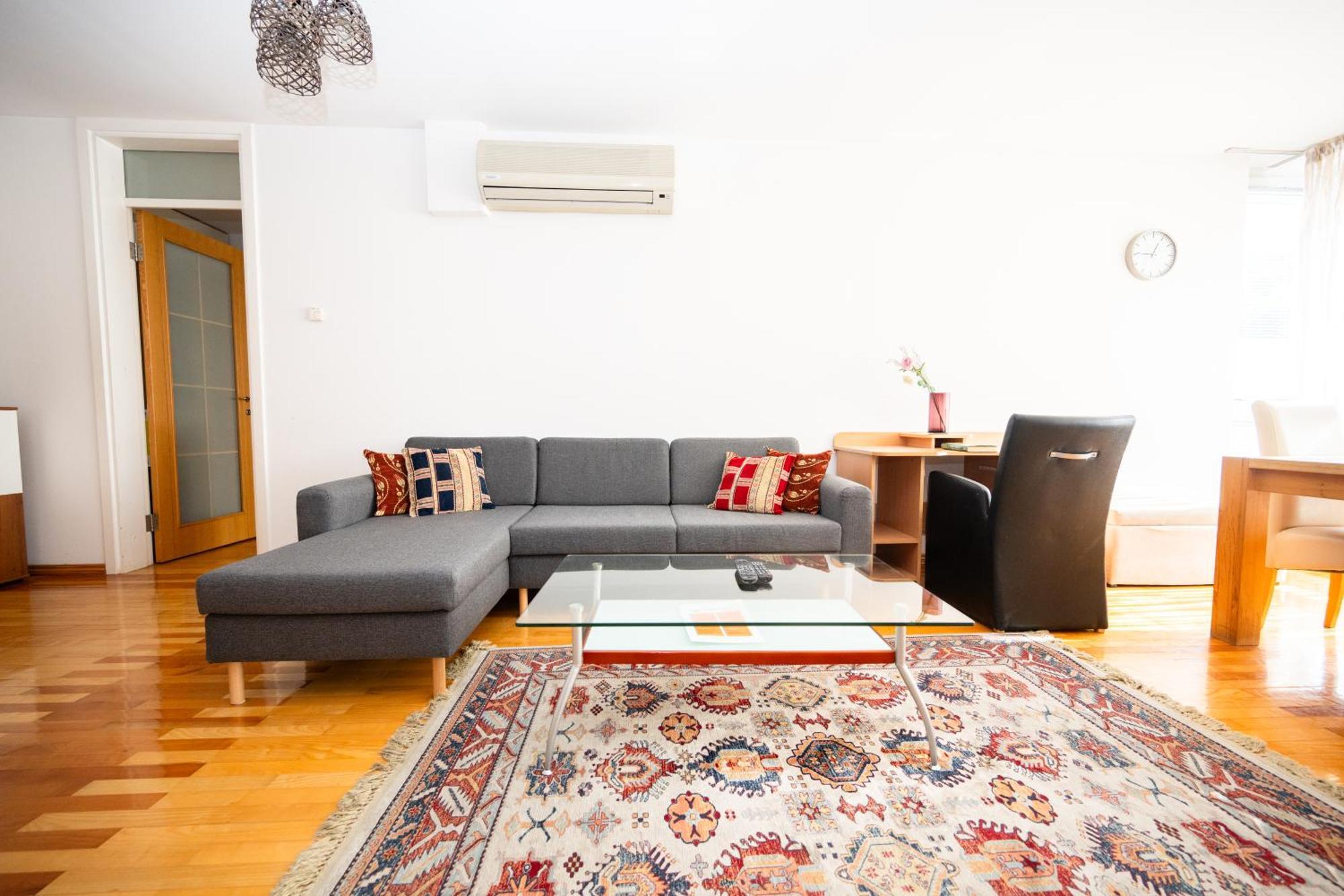 Modern 2Bdr Apartment In The Center- Free Parking Sarajevo Exterior photo